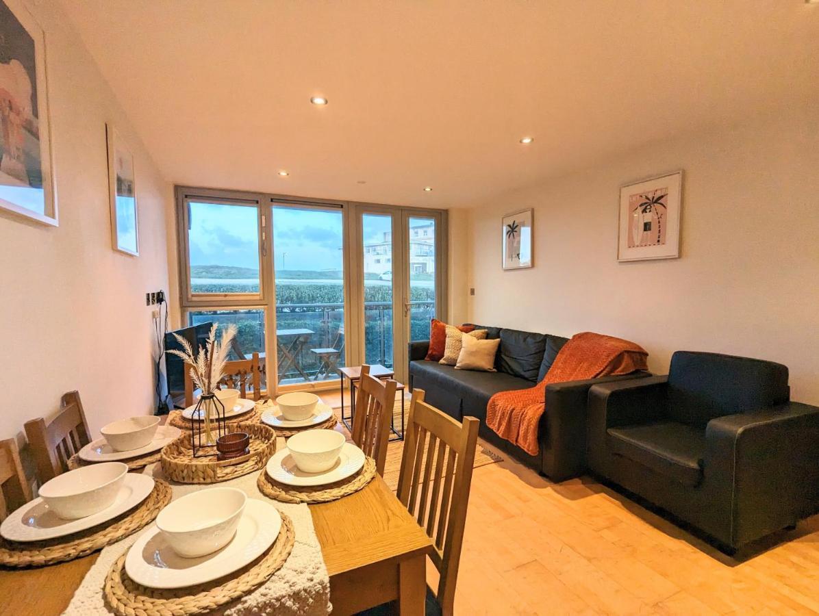 Apartment 100M From Fistral Beach- Underground Parking-Surf Shower & Locker- Sleeps 6 New Quay Buitenkant foto